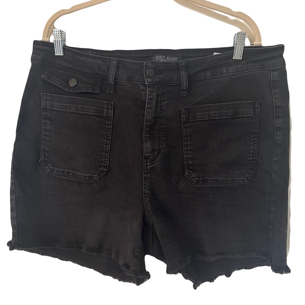 JUDY BLUE black denim shorts with patch pockets